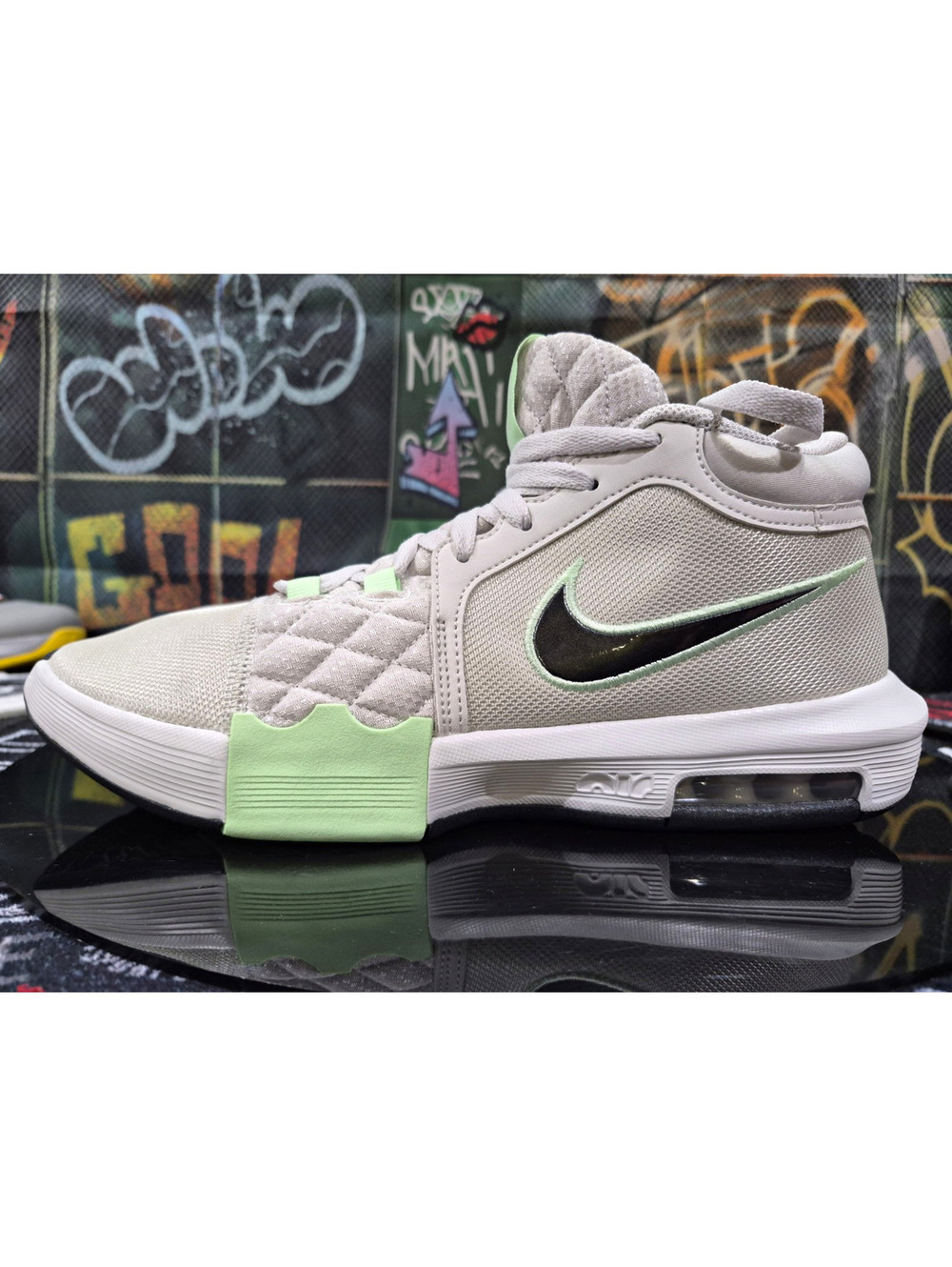 Nike LeBron Witness VIII Light Bone/Vapor Green HQ2139-002